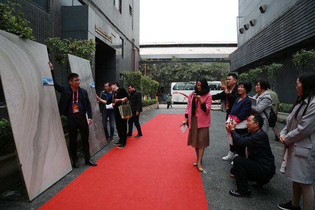 万吨级压机时代来了，，，，超大压机究竟意味着什么？？？？？-威客电竞新闻-威客电竞瓷砖官网——陶瓷大板岩板就用威客电竞