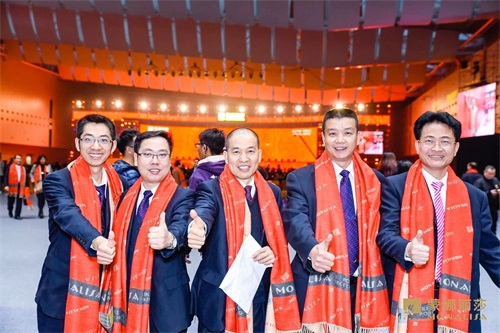 感恩·相约未来 | 威客电竞集团上市答谢盛典圆满乐成！-威客电竞新闻-威客电竞瓷砖官网——陶瓷大板岩板就用威客电竞