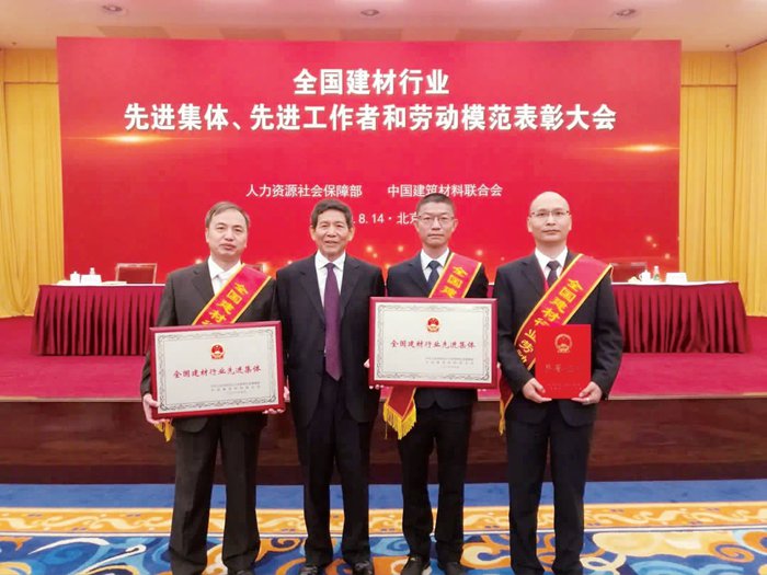 谢志军获天下建材行业劳动模范-威客电竞新闻-威客电竞瓷砖官网——陶瓷大板岩板就用威客电竞